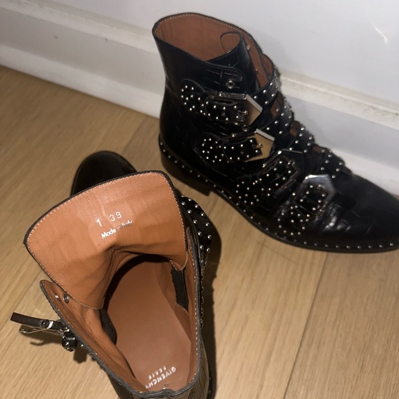 100% authentic GIVENCHY multi-strap studded boots - Picture 2 of 7